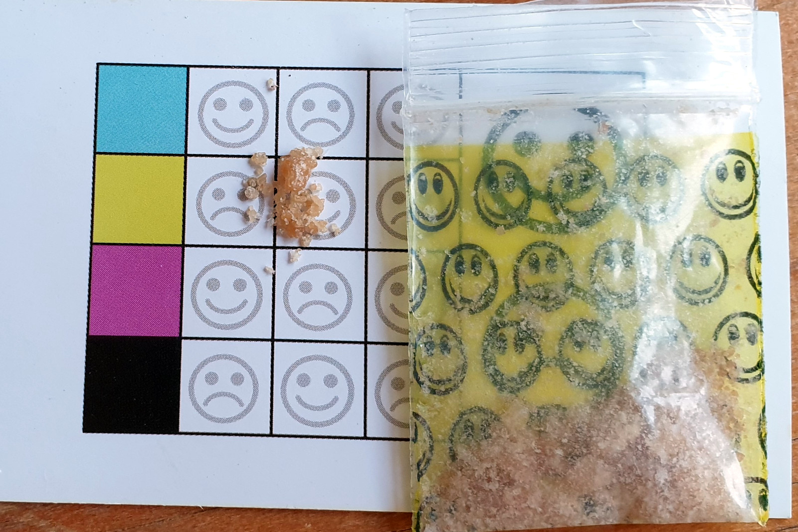 "Biscuit crumbs" of eutylone