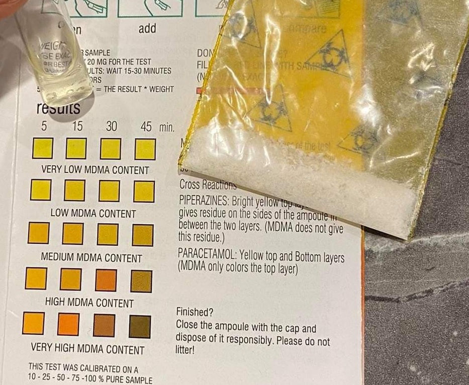 Image of a cathinone sample in the EZ MDMA Purity test. The reagent hasn't changed colour at all.